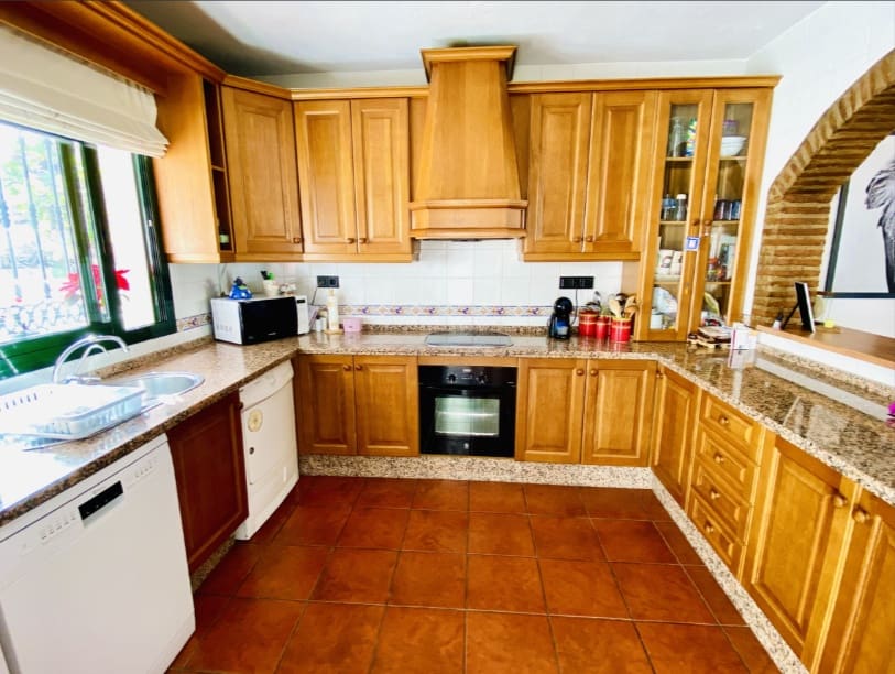 Apartment for sale in Marbella with garage - € 620,000 (Ref: 9256644)