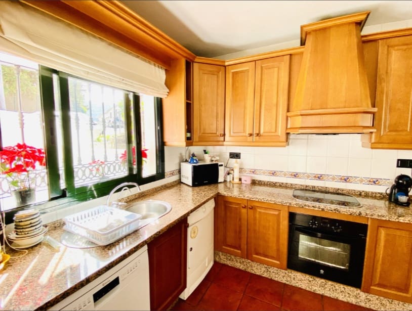 Apartment for sale in Marbella with garage - € 620,000 (Ref: 9256644)