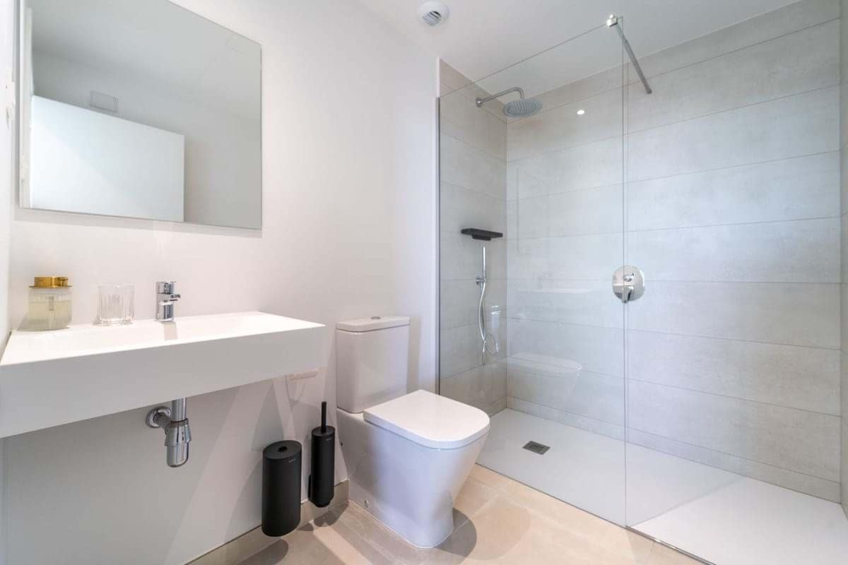 2 bedroom Apartment for sale in Fuengirola with pool garage - € 495,000 (Ref: 9267580)