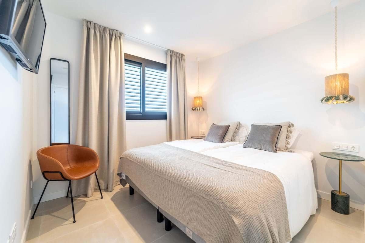 4 bedroom Apartment for sale in Fuengirola with pool garage - € 945,000 (Ref: 9267698)