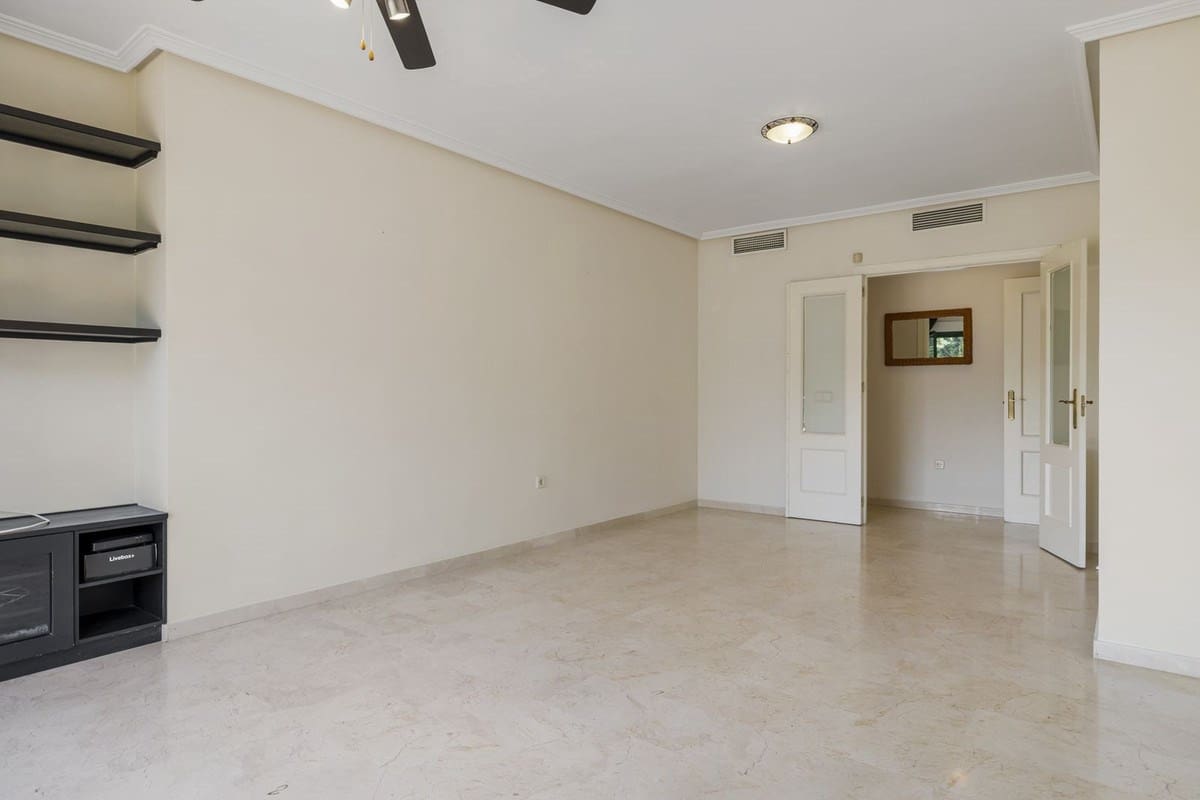 2 bedroom Apartment for sale in Benalmadena with pool garage - € 375,000 (Ref: 9267793)