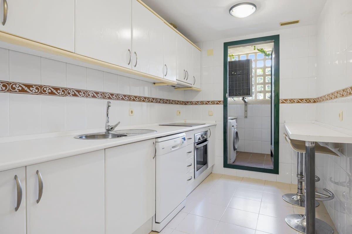 2 bedroom Apartment for sale in Benalmadena with pool garage - € 375,000 (Ref: 9267793)