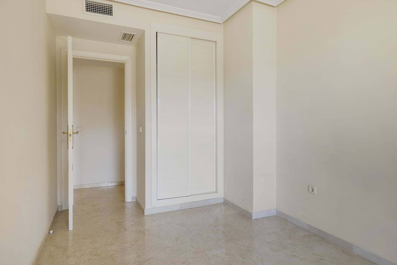 2 bedroom Apartment for sale in Benalmadena with pool garage - € 375,000 (Ref: 9267793)