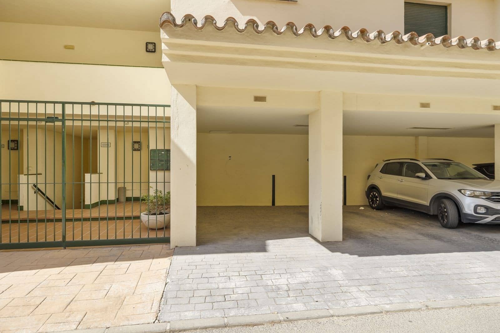 2 bedroom Apartment for sale in Benalmadena with pool garage - € 375,000 (Ref: 9267793)