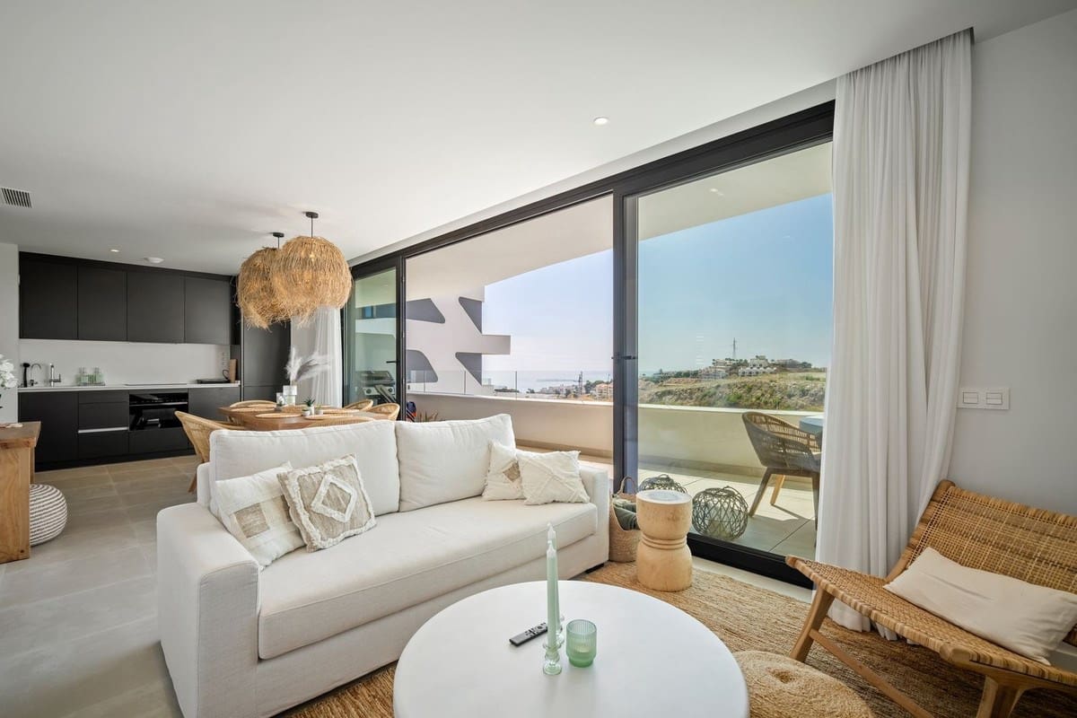 2 bedroom Apartment for sale in Fuengirola with pool garage - € 450,000 (Ref: 9267794)