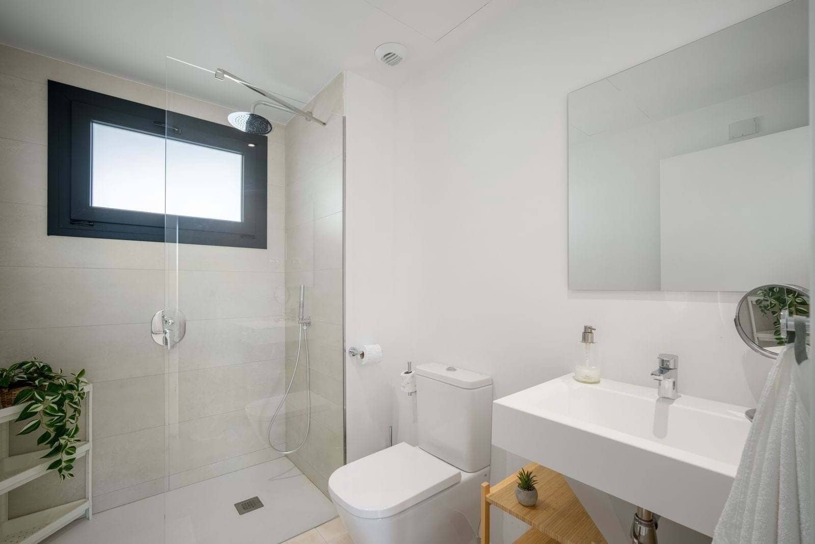 2 bedroom Apartment for sale in Fuengirola with pool garage - € 450,000 (Ref: 9267794)