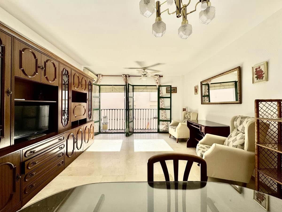 3 bedroom Apartment for sale in Fuengirola with garage - € 349,000 (Ref: 9274675)