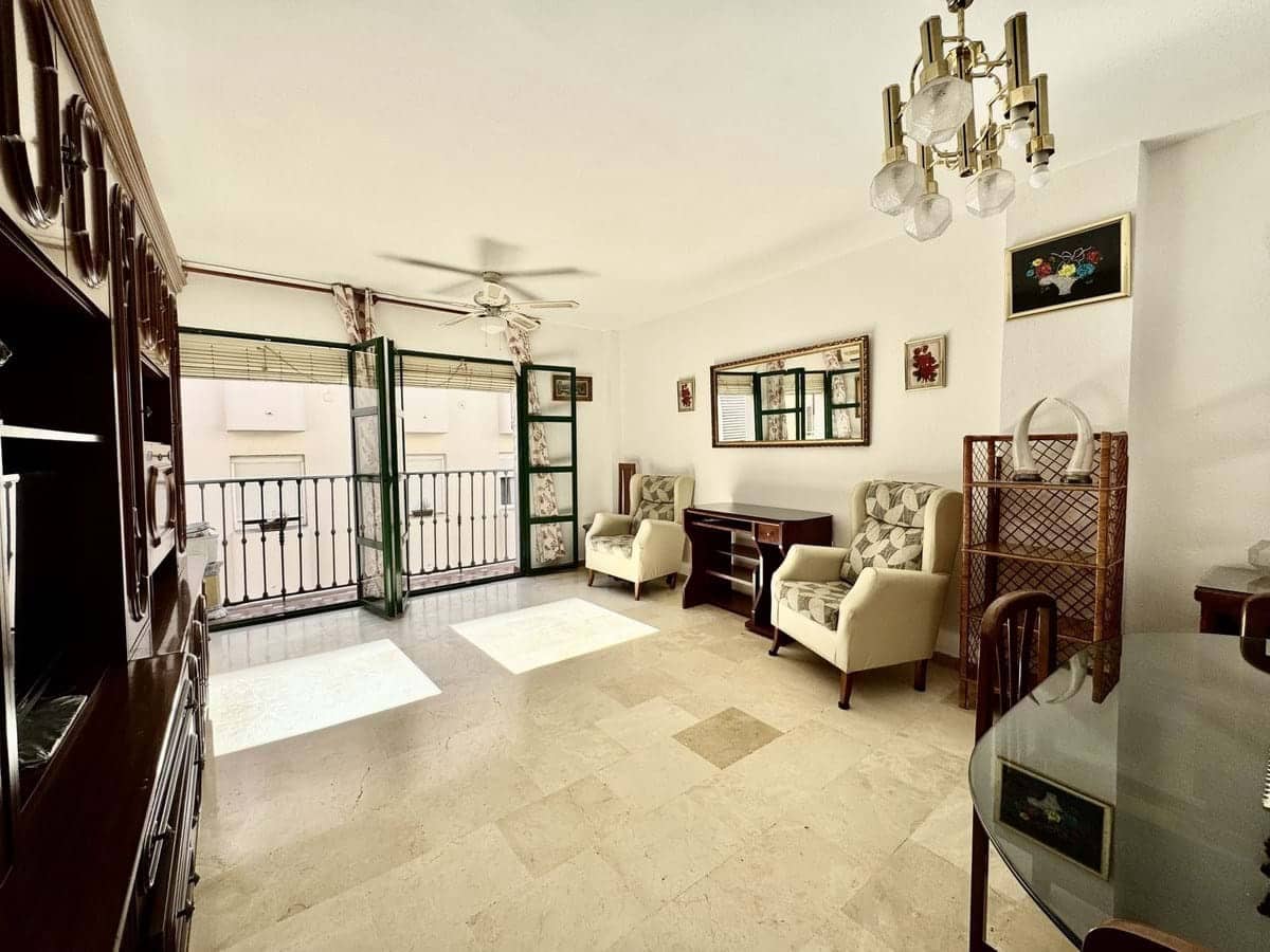 3 bedroom Apartment for sale in Fuengirola with garage - € 349,000 (Ref: 9274675)