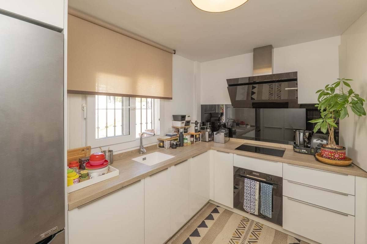 2 bedroom Apartment for sale in Marbella with pool - € 440,000 (Ref: 9274676)