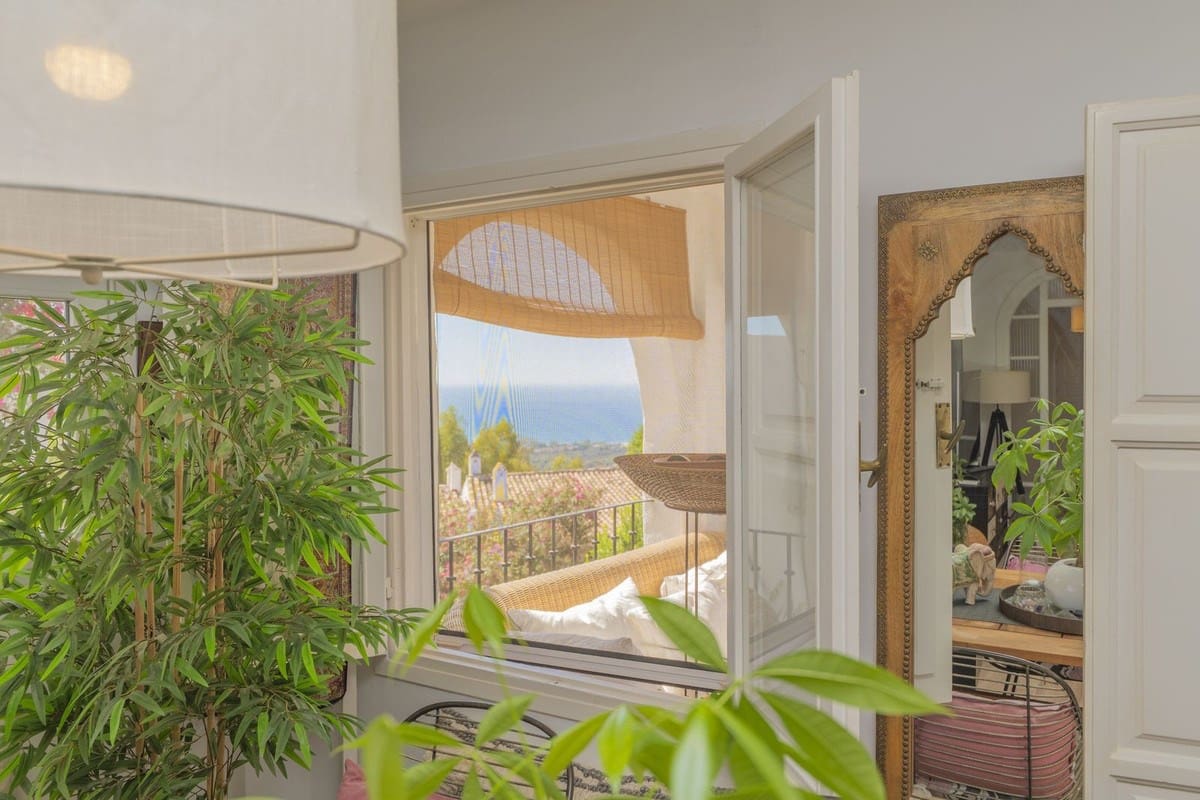 2 bedroom Apartment for sale in Marbella with pool - € 440,000 (Ref: 9274676)