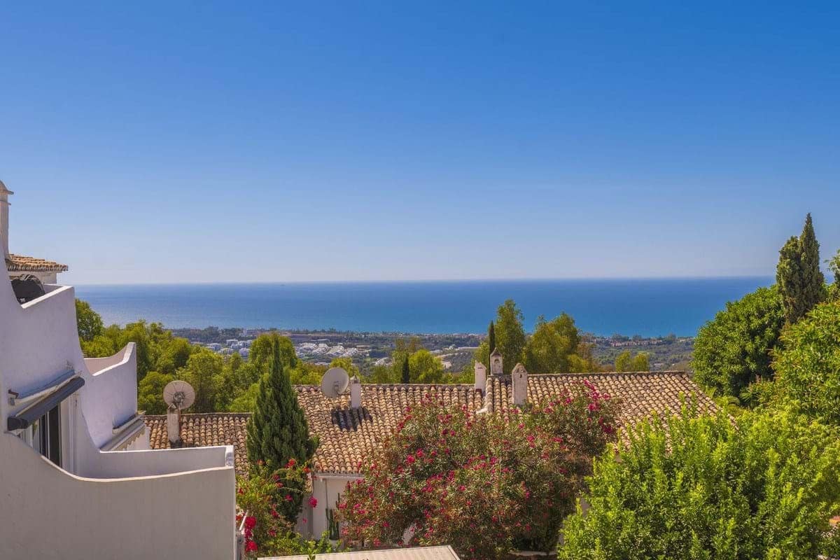 2 bedroom Apartment for sale in Marbella with pool - € 440,000 (Ref: 9274676)