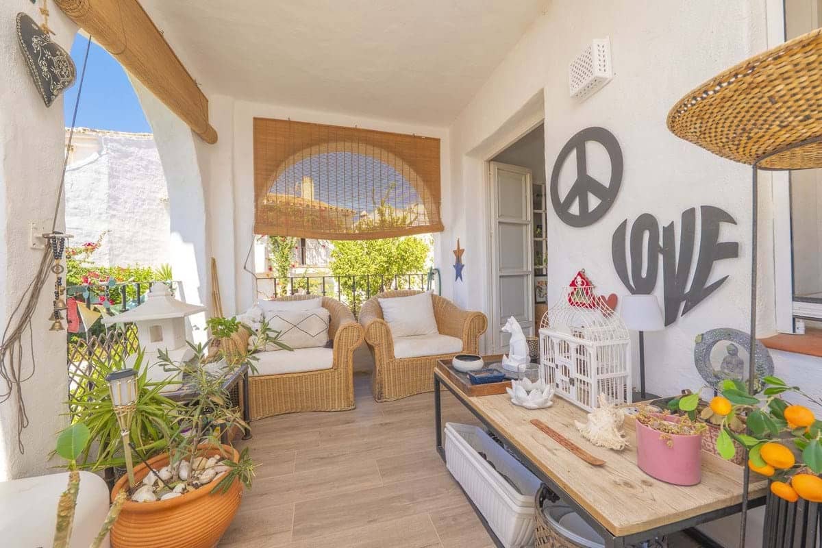 2 bedroom Apartment for sale in Marbella with pool - € 440,000 (Ref: 9274676)