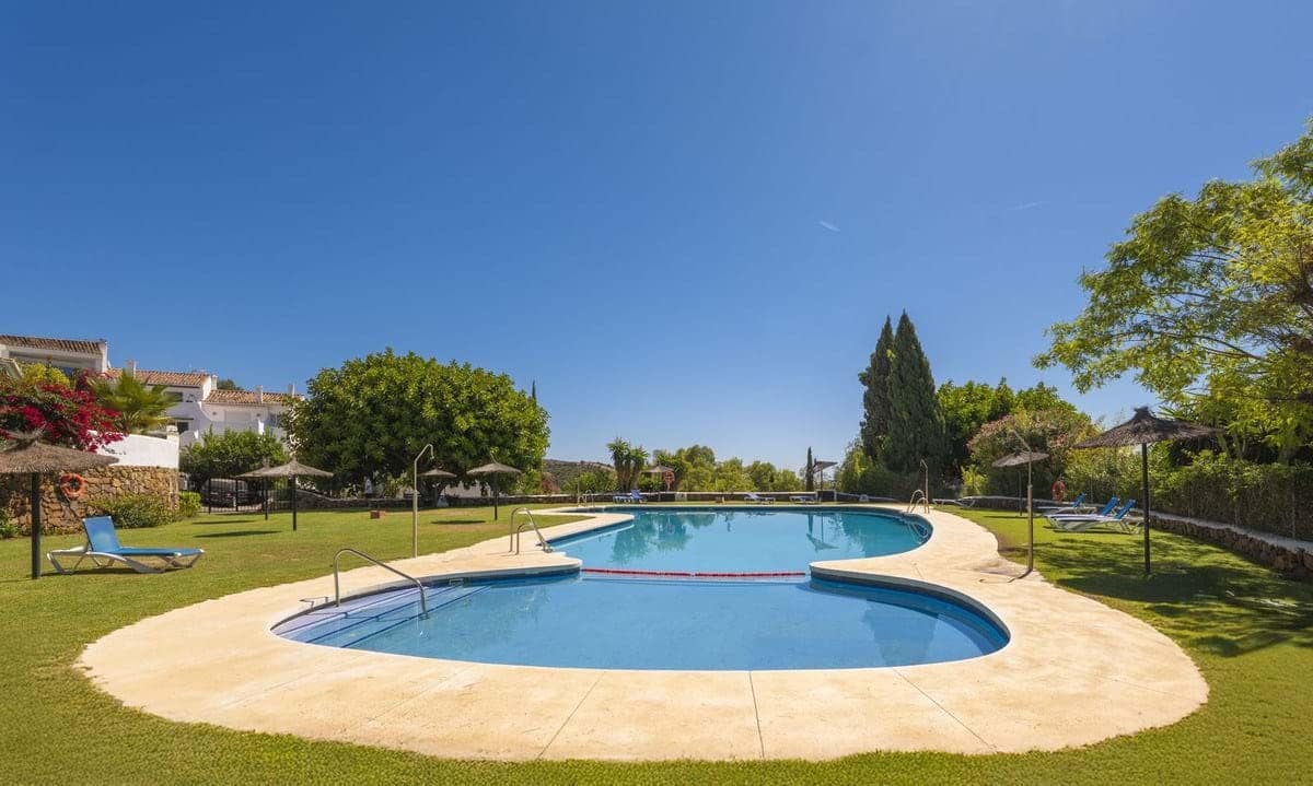 2 bedroom Apartment for sale in Marbella with pool - € 440,000 (Ref: 9274676)
