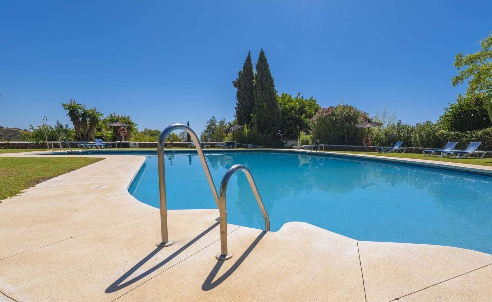 2 bedroom Apartment for sale in Marbella with pool - € 440,000 (Ref: 9274676)