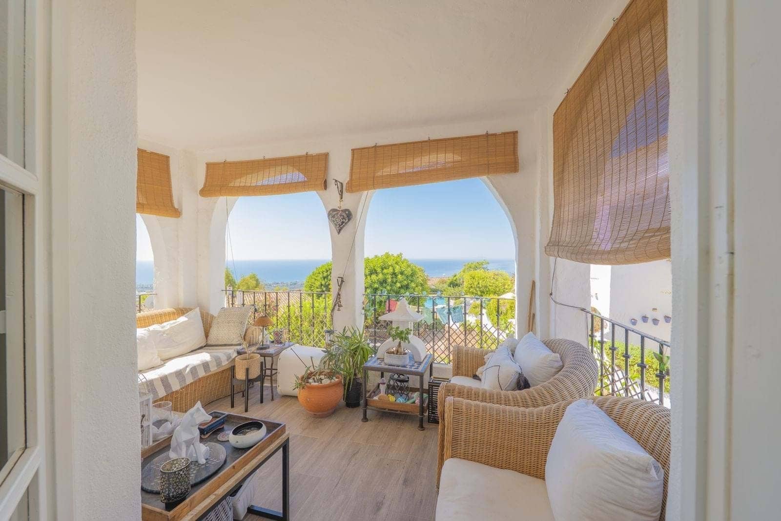 2 bedroom Apartment for sale in Marbella with pool - € 440,000 (Ref: 9274676)
