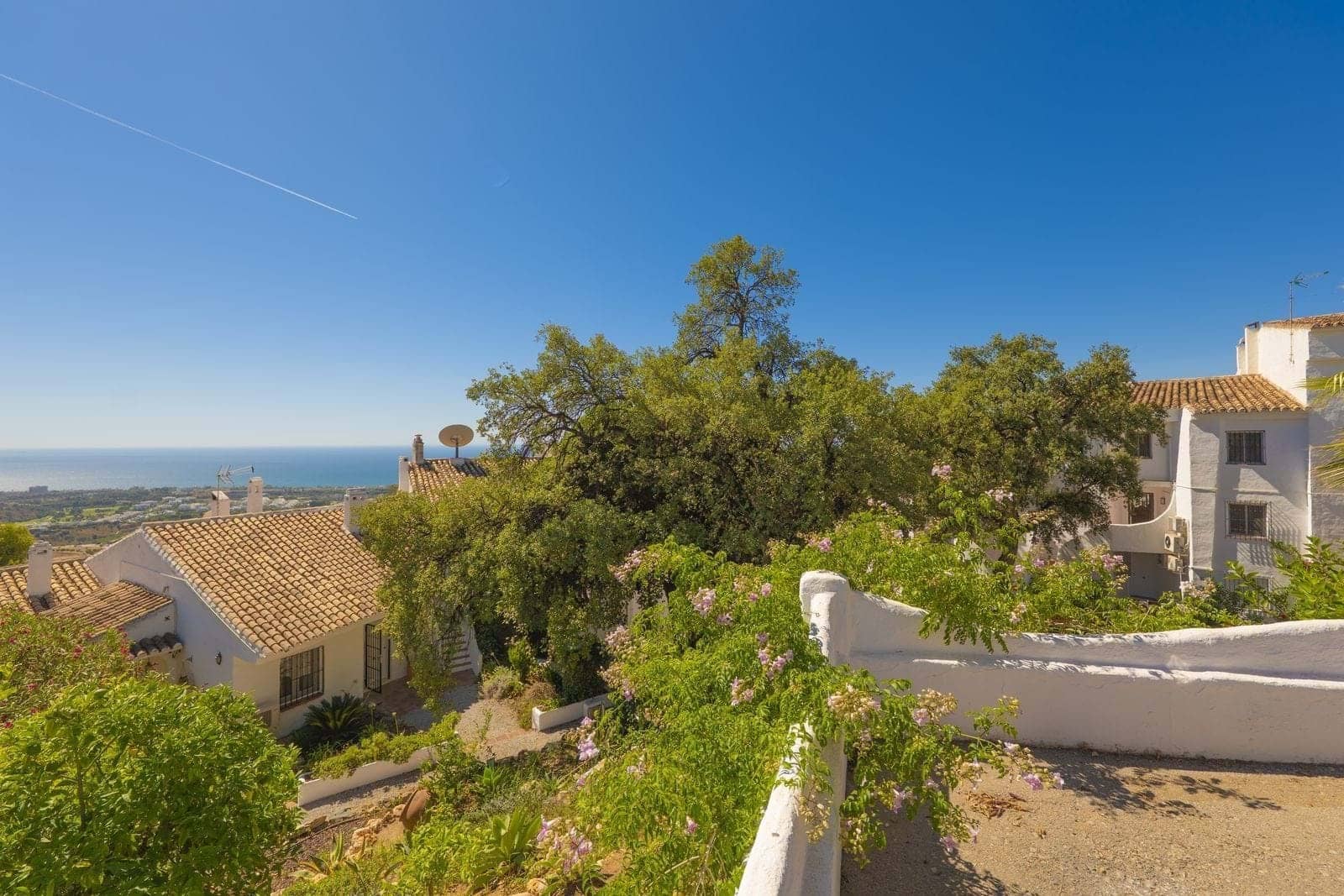 2 bedroom Apartment for sale in Marbella with pool - € 440,000 (Ref: 9274676)