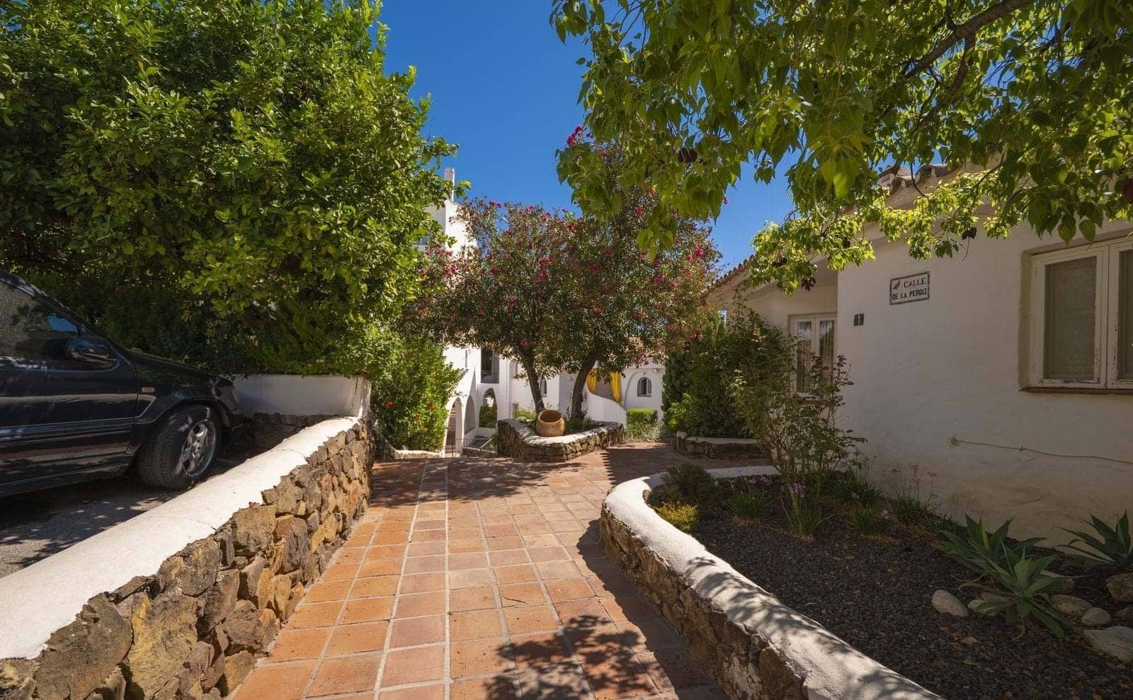 2 bedroom Apartment for sale in Marbella with pool - € 440,000 (Ref: 9274676)