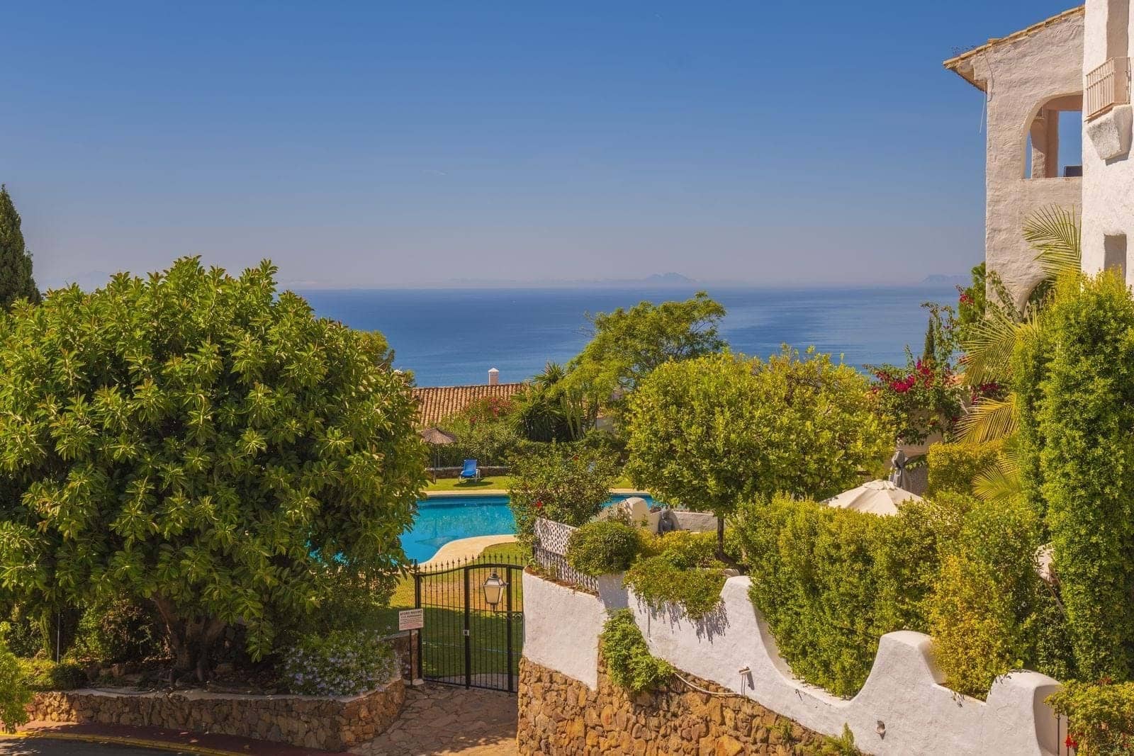 2 bedroom Apartment for sale in Marbella with pool - € 440,000 (Ref: 9274676)