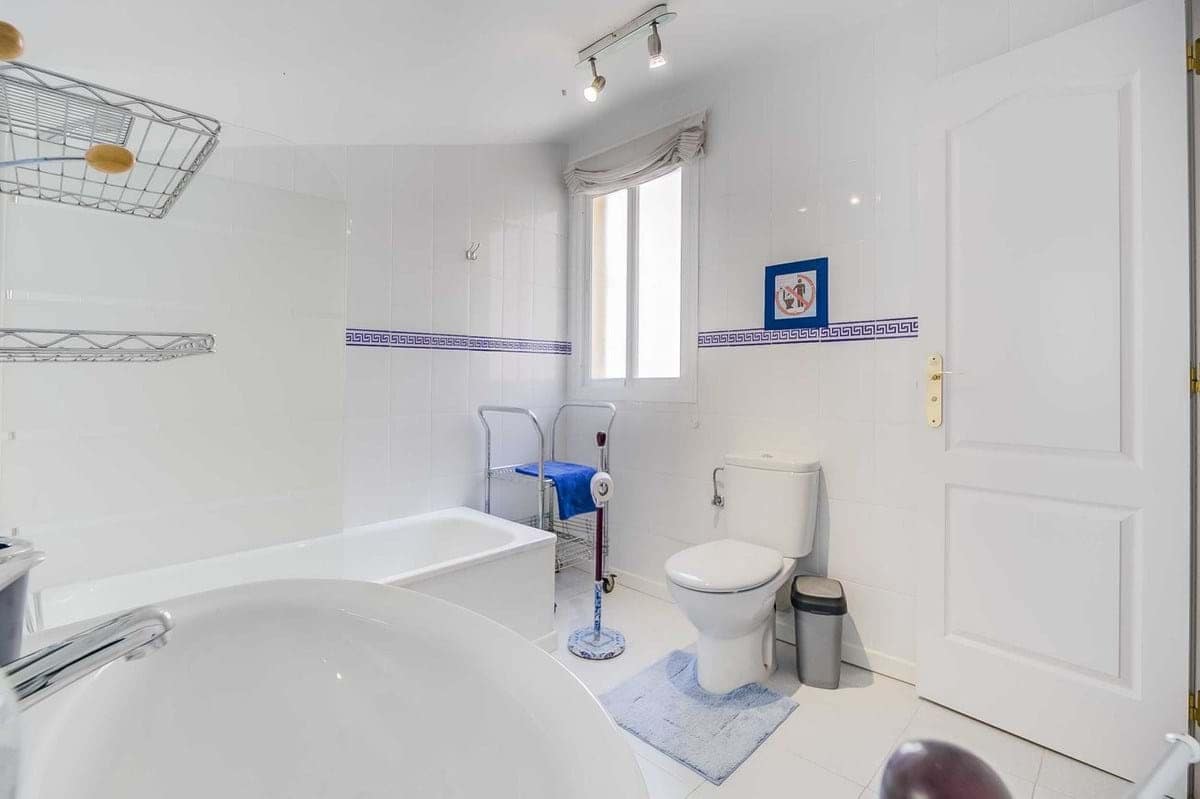 3 bedroom Apartment for sale in Fuengirola with pool garage - € 385,000 (Ref: 9275184)