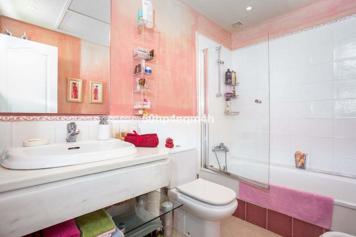 2 bedroom Apartment for sale in Marbella with pool garage - € 422,550 (Ref: 9279605)