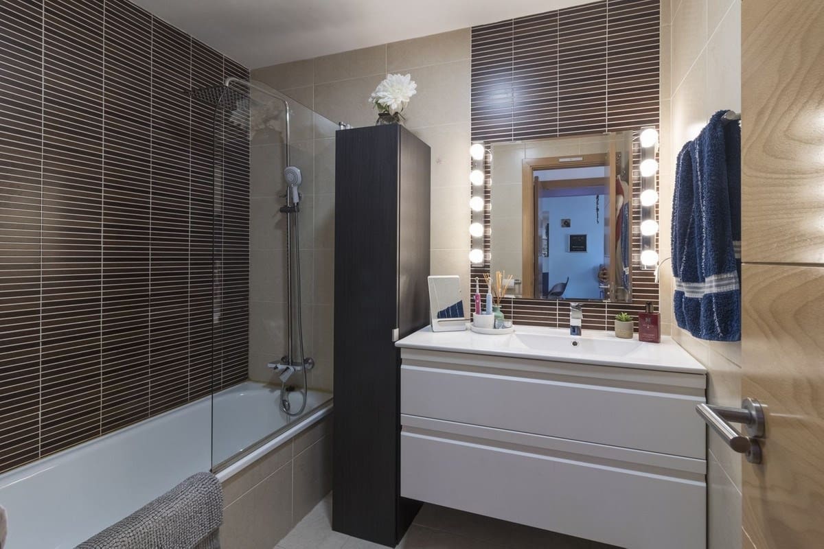 2 bedroom Apartment for sale in Benalmadena with pool garage - € 339,000 (Ref: 9279607)