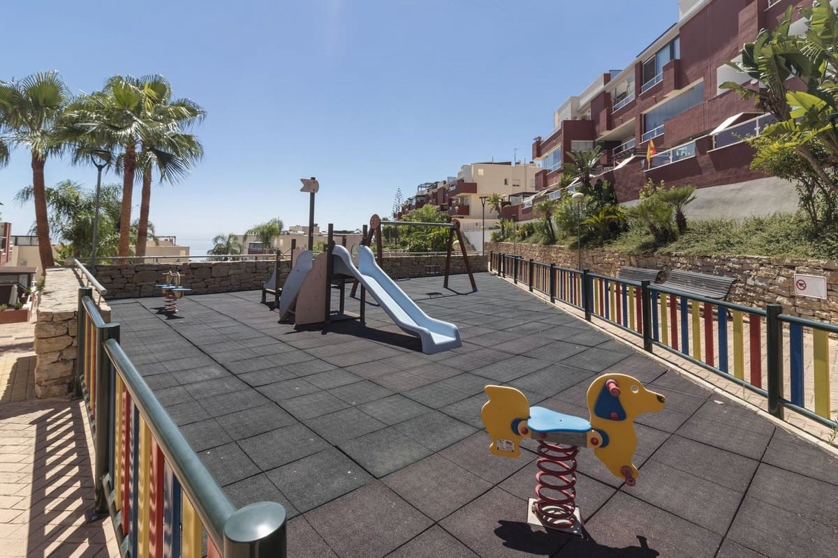 2 bedroom Apartment for sale in Benalmadena with pool garage - € 339,000 (Ref: 9279607)