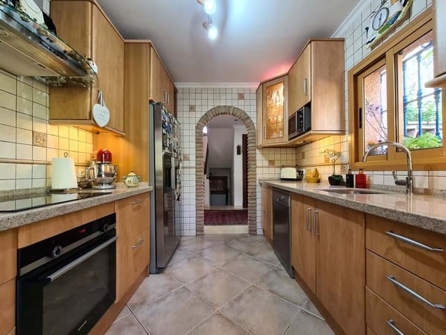 Chalet de 4 habitaciones en Mijas en venta con piscina garaje - 870.000 € (Ref: 9279608)