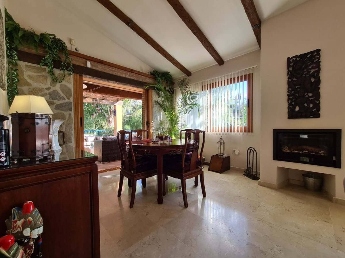 4 bedroom Villa for sale in Mijas with pool garage - € 870,000 (Ref: 9279608)