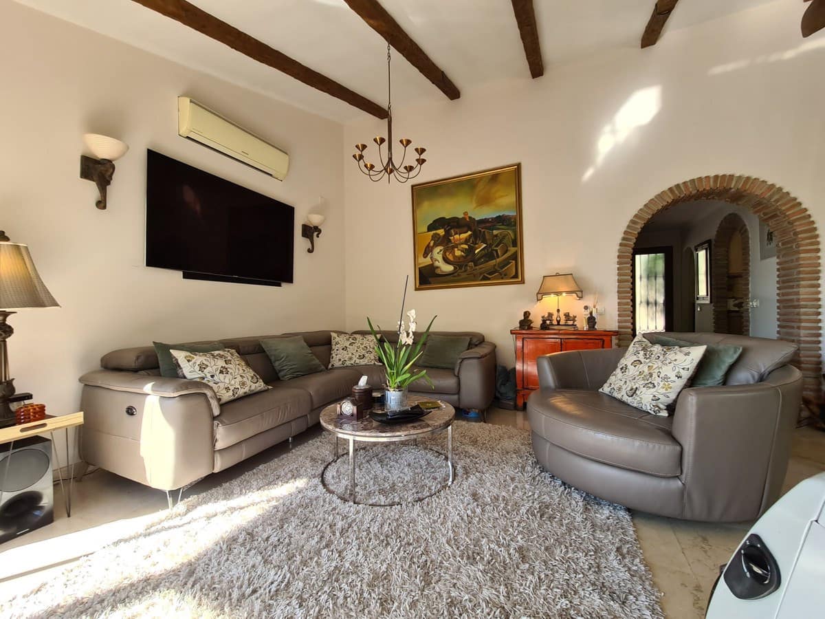 4 bedroom Villa for sale in Mijas with pool garage - € 870,000 (Ref: 9279608)