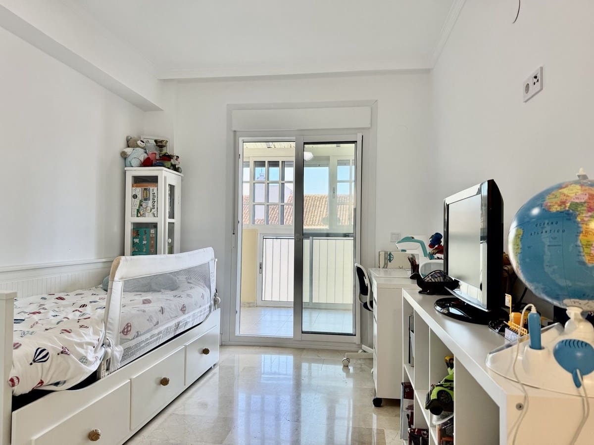 Apartamento de 3 habitaciones en Fuengirola en venta con piscina - 495.000 € (Ref: 9287364)
