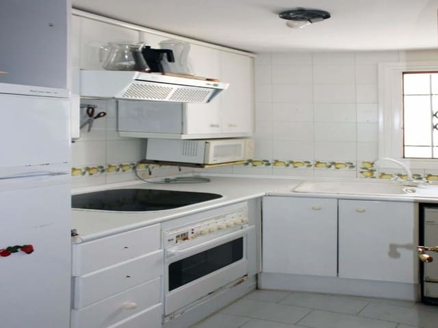 3 makuuhuone Omakotitalo myytävänä paikassa Marbella mukana uima-altaan - 650 000 € (Ref: 9287424)