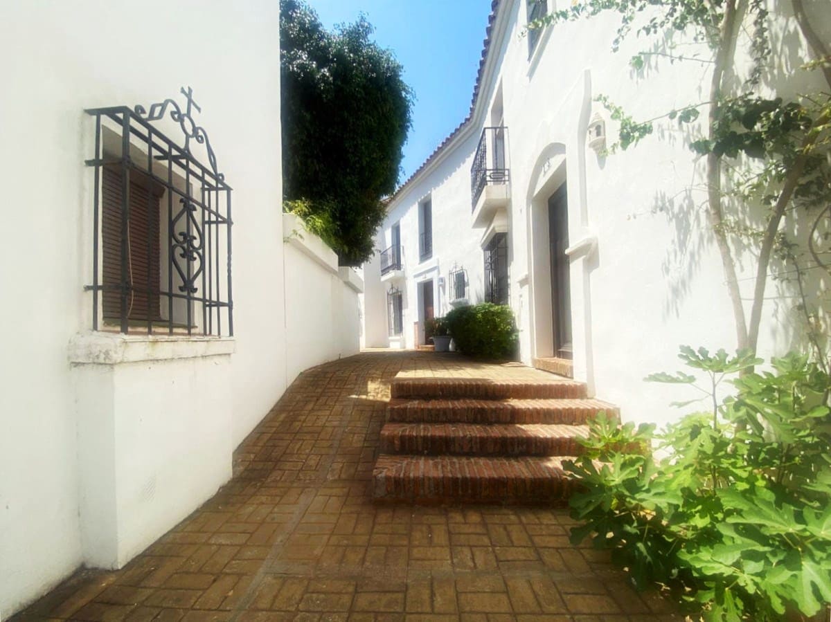 3 bedroom Townhouse for sale in Marbella with pool - € 650,000 (Ref: 9287424)