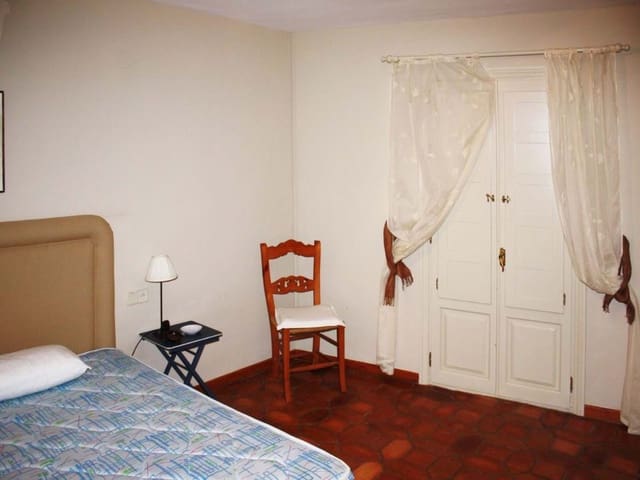 3 makuuhuone Omakotitalo myytävänä paikassa Marbella mukana uima-altaan - 650 000 € (Ref: 9287424)