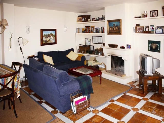 3 makuuhuone Omakotitalo myytävänä paikassa Marbella mukana uima-altaan - 650 000 € (Ref: 9287424)