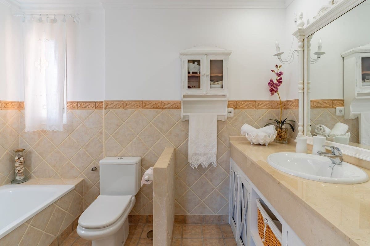 4 bedroom Villa for sale in Mijas with pool garage - € 1,399,000 (Ref: 9287426)