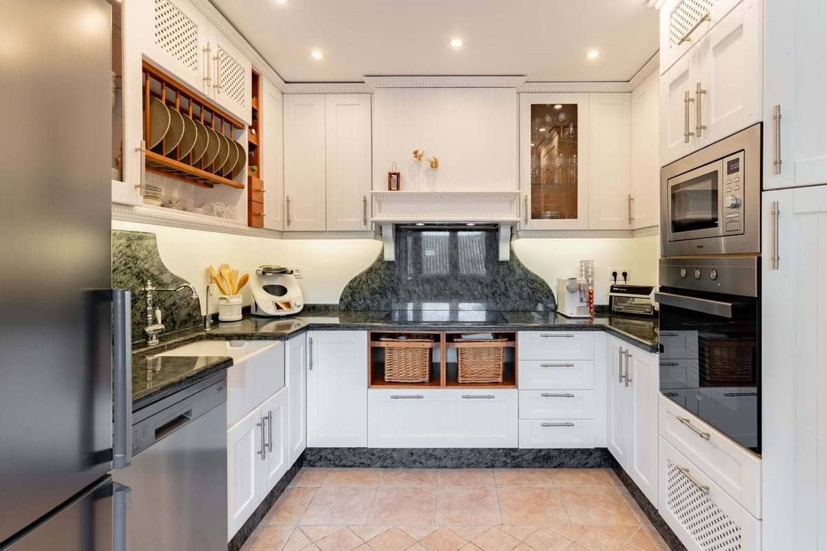 4 bedroom Villa for sale in Mijas with pool garage - € 1,399,000 (Ref: 9287426)