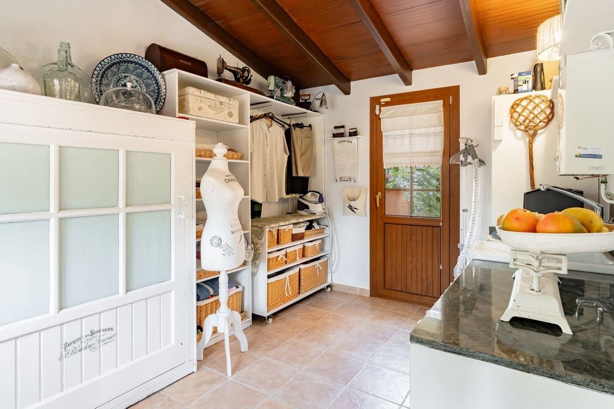 4 bedroom Villa for sale in Mijas with pool garage - € 1,399,000 (Ref: 9287426)