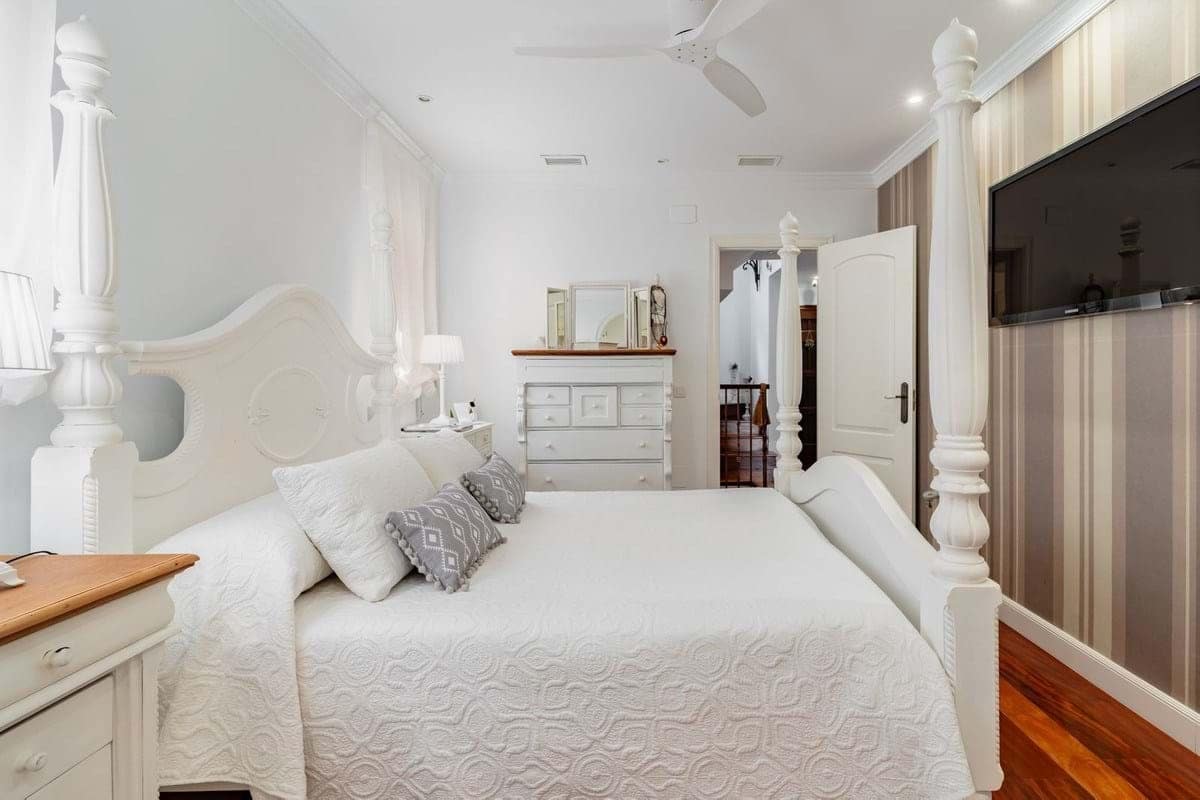 4 bedroom Villa for sale in Mijas with pool garage - € 1,399,000 (Ref: 9287426)