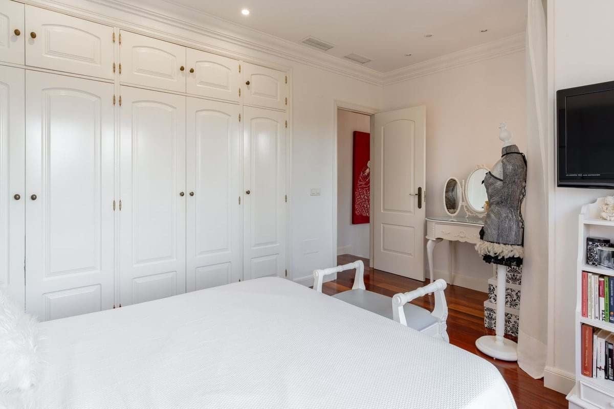 4 bedroom Villa for sale in Mijas with pool garage - € 1,399,000 (Ref: 9287426)