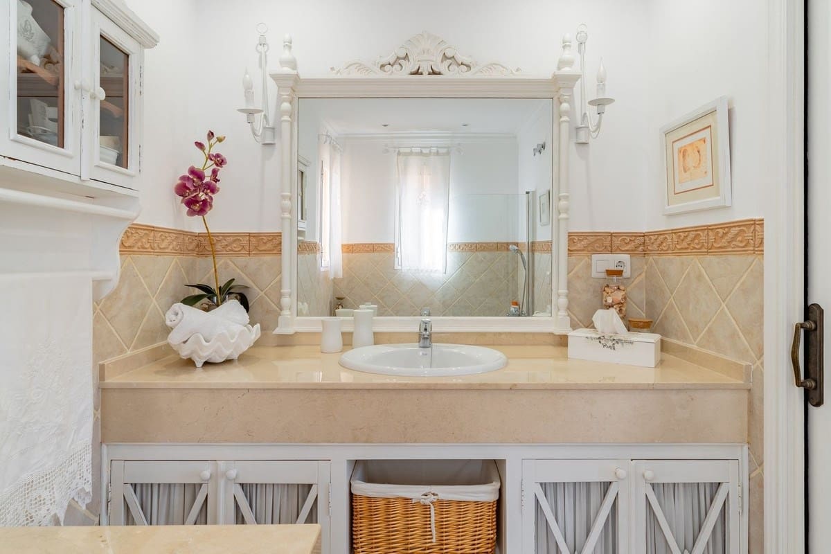 4 bedroom Villa for sale in Mijas with pool garage - € 1,399,000 (Ref: 9287426)