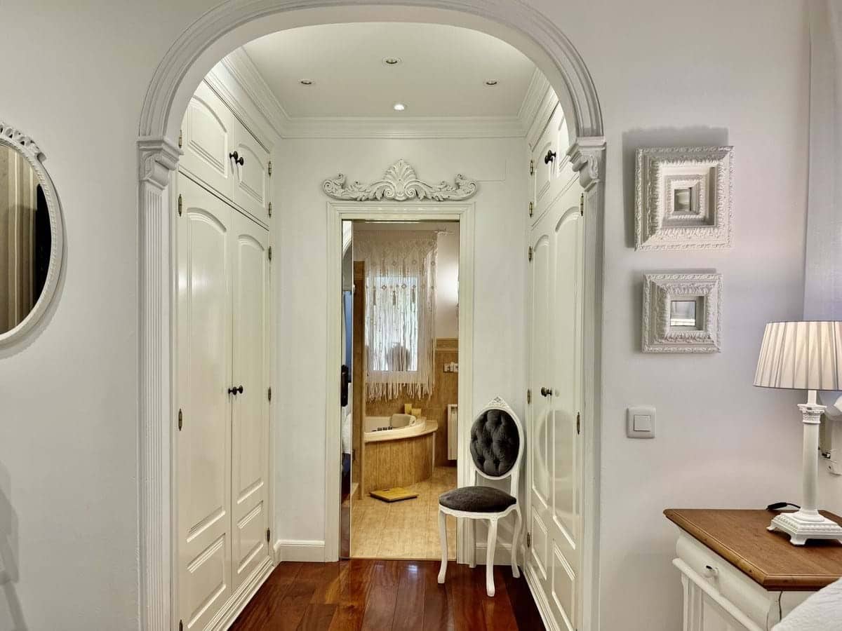 4 bedroom Villa for sale in Mijas with pool garage - € 1,399,000 (Ref: 9287426)