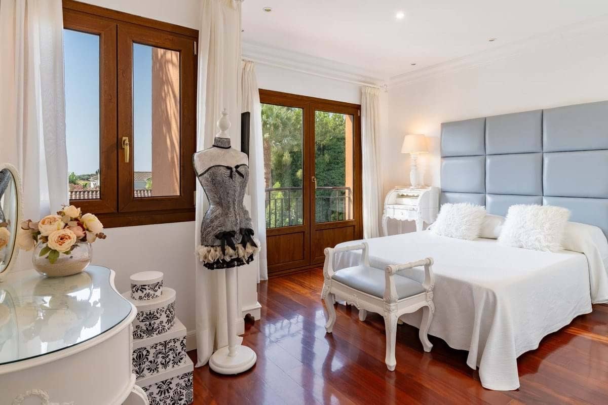 4 bedroom Villa for sale in Mijas with pool garage - € 1,399,000 (Ref: 9287426)