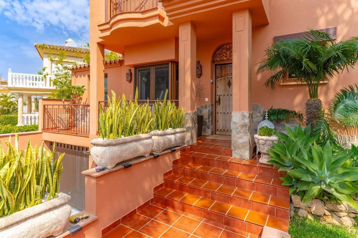 4 bedroom Villa for sale in Mijas with pool garage - € 1,399,000 (Ref: 9287426)