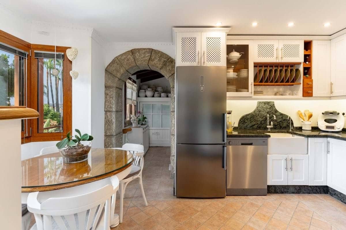 4 bedroom Villa for sale in Mijas with pool garage - € 1,399,000 (Ref: 9287426)