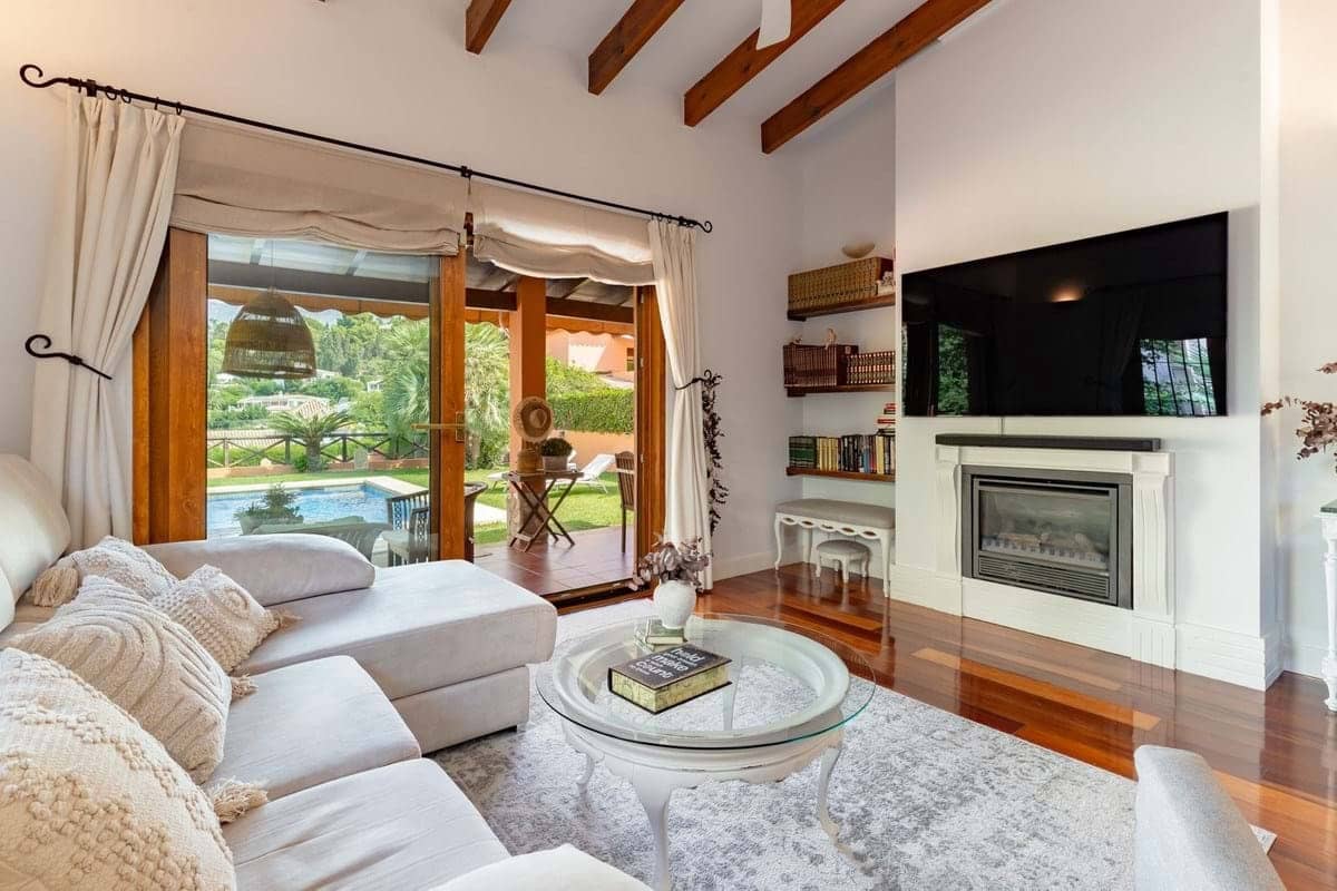 4 bedroom Villa for sale in Mijas with pool garage - € 1,399,000 (Ref: 9287426)
