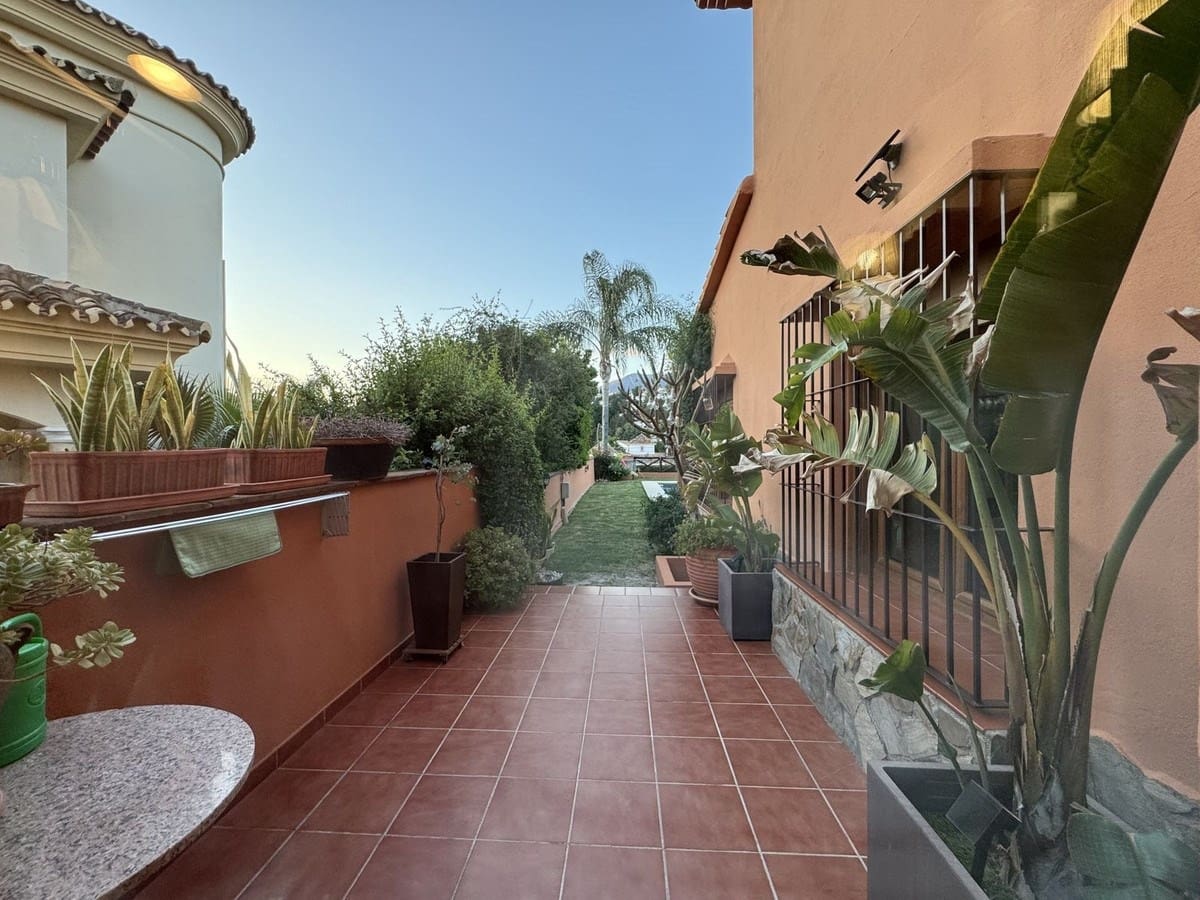 4 bedroom Villa for sale in Mijas with pool garage - € 1,399,000 (Ref: 9287426)