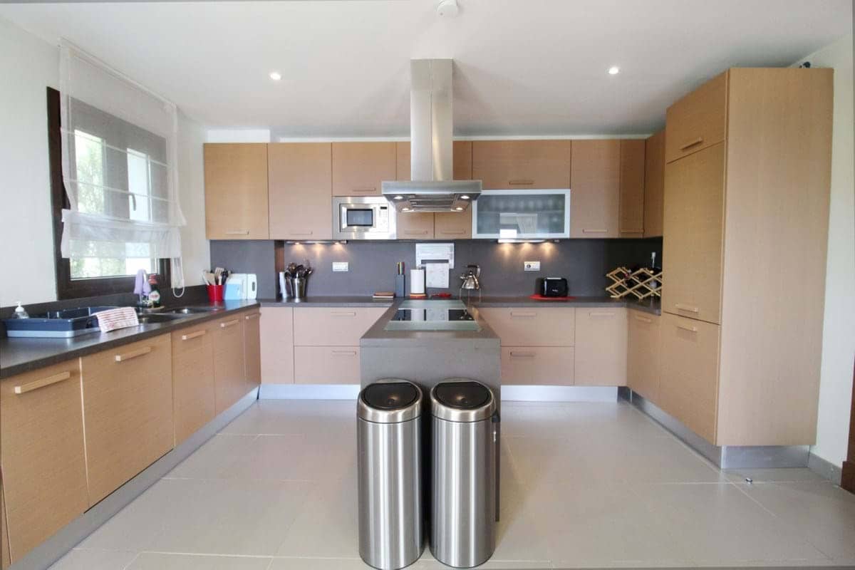 5 makuuhuone Huvila myytävänä paikassa Marbella mukana uima-altaan 
autotalli - 1 795 000 € (Ref: 9287483)