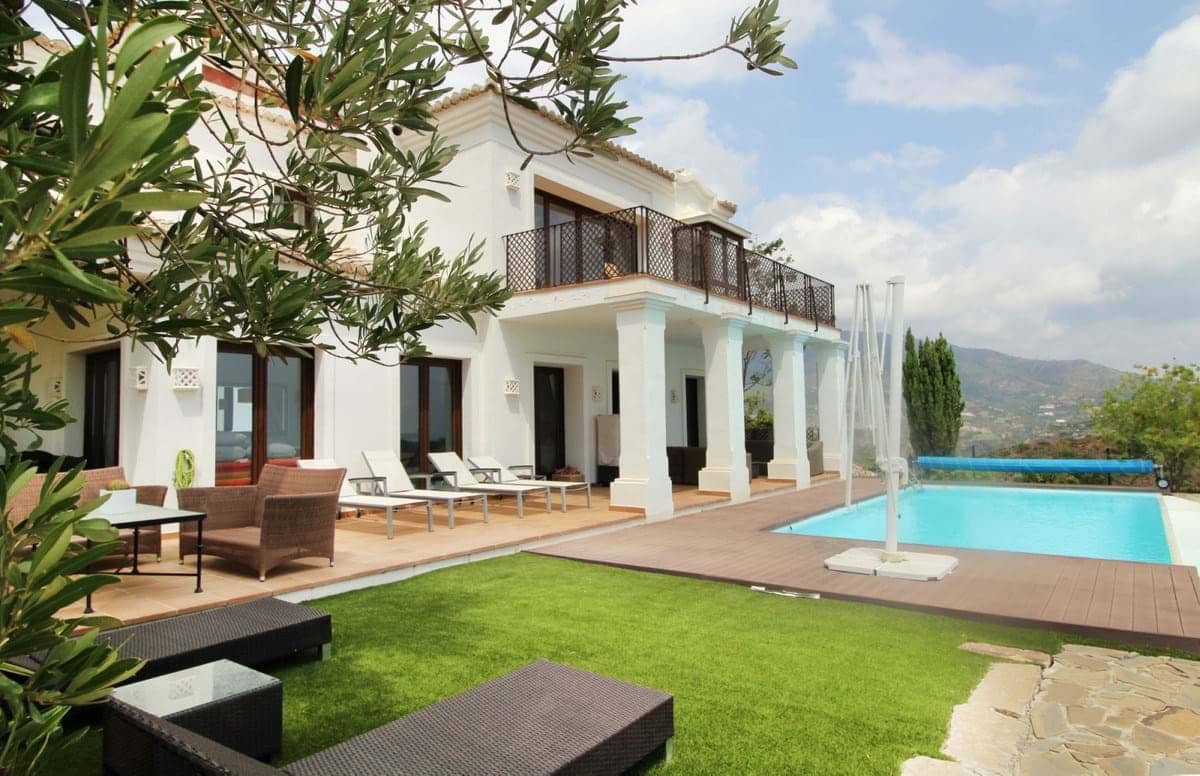 5 makuuhuone Huvila myytävänä paikassa Marbella mukana uima-altaan 
autotalli - 1 795 000 € (Ref: 9287483)