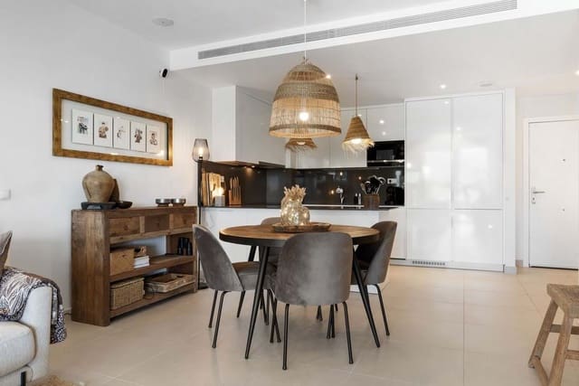 Apartamento de 2 habitaciones en Estepona Golf, Estepona en venta con piscina garaje - 495.000 € (Ref: 9297151)