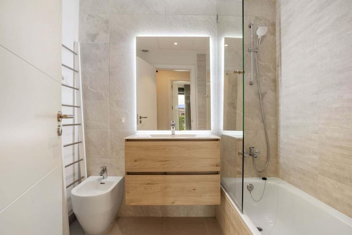 Apartamento de 2 habitaciones en Estepona en venta con piscina garaje - 495.000 € (Ref: 9297151)